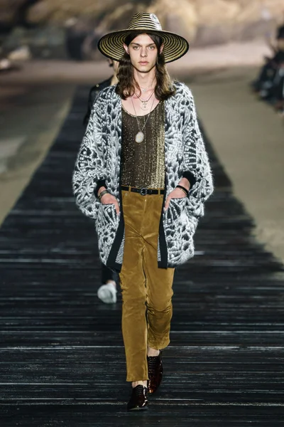 Look 46